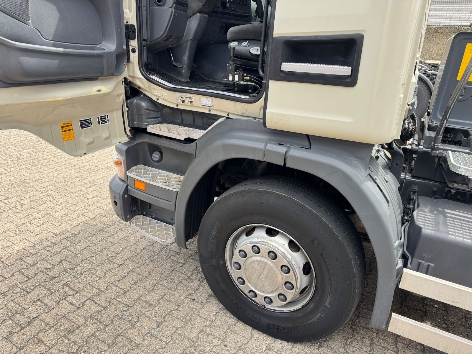 Fahrzeugabbildung Scania G 380 B 6x4 Abrollkiper Manual Gearbox Euro5