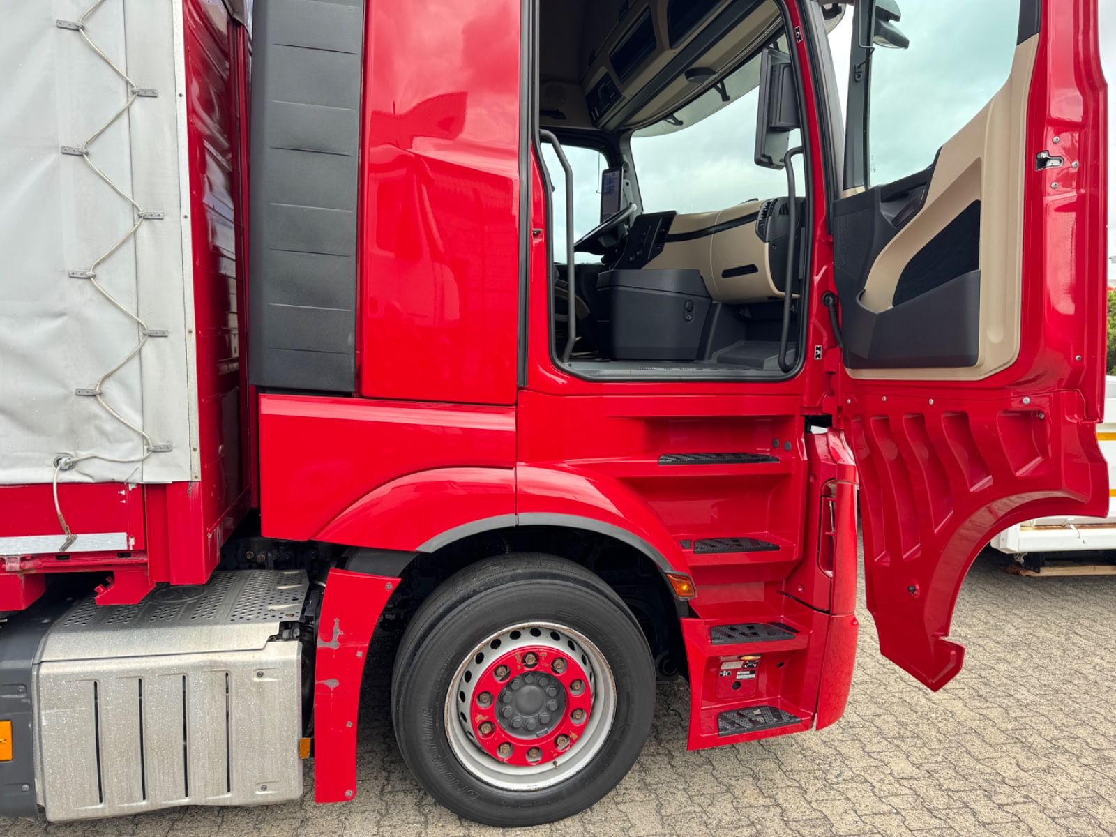Fahrzeugabbildung Mercedes-Benz 2548 Actros 5 L 6x2 Lowliner BDF
