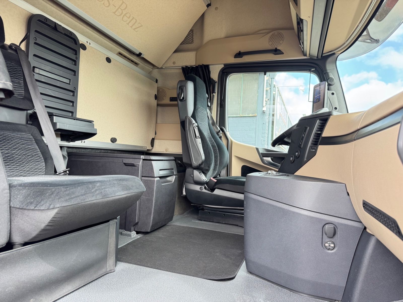 Fahrzeugabbildung Mercedes-Benz 2548 Actros 5 L 6x2 Lowliner BDF