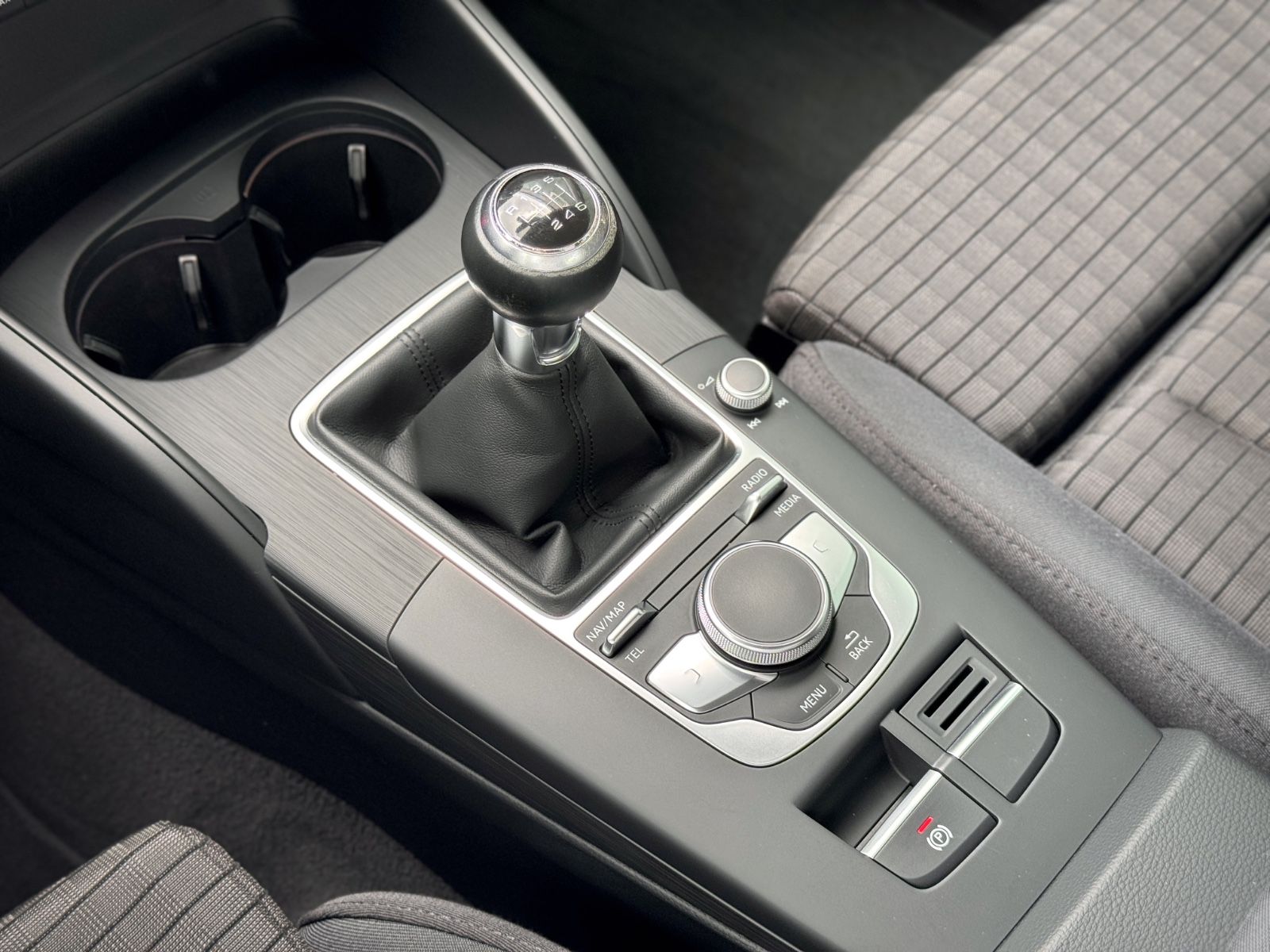 Fahrzeugabbildung Audi A3 Sportback 30 TFSI Sport *NAVI|SHZ|PDC|XENON*