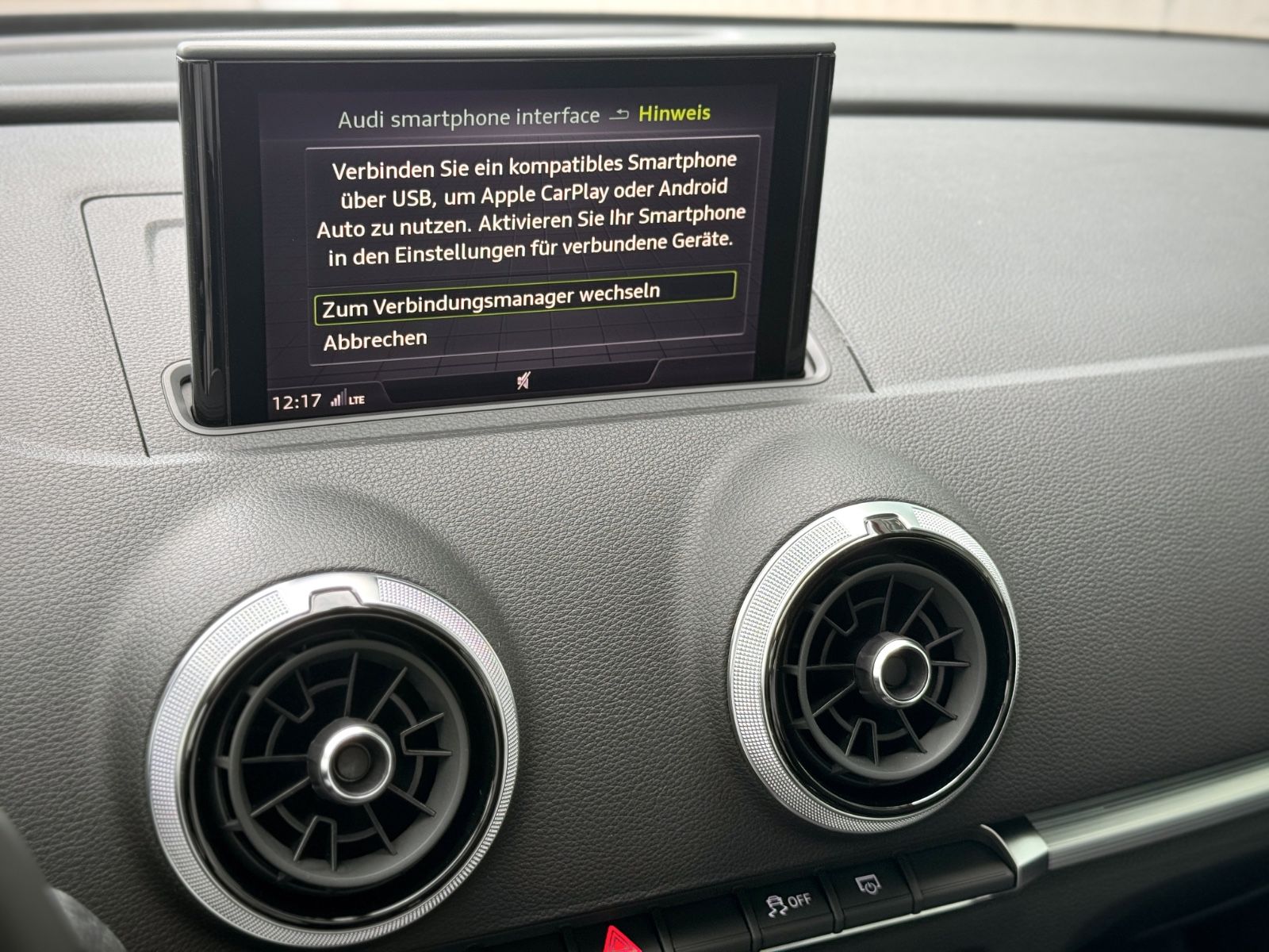Fahrzeugabbildung Audi A3 Sportback 30 TFSI Sport *NAVI|SHZ|PDC|XENON*