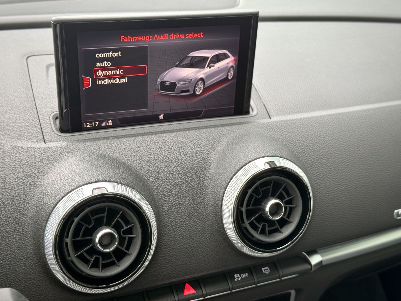 Fahrzeugabbildung Audi A3 Sportback 30 TFSI Sport *NAVI|SHZ|PDC|XENON*