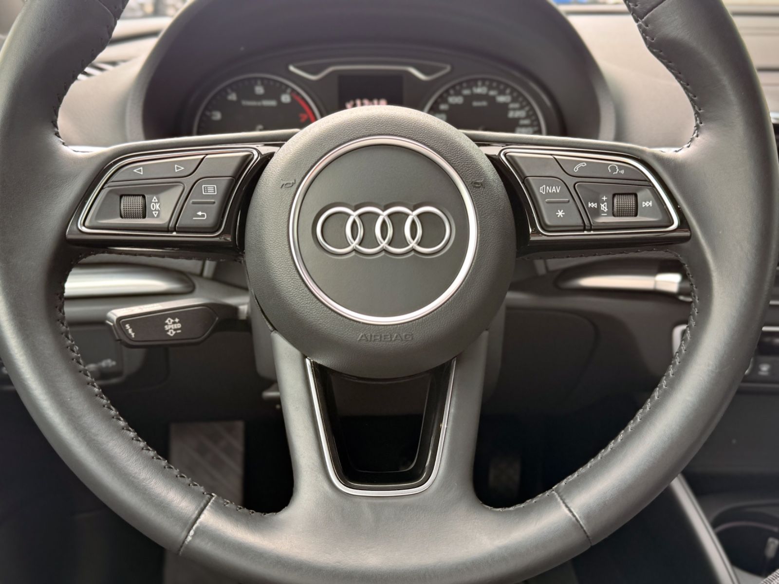 Fahrzeugabbildung Audi A3 Sportback 30 TFSI Sport *NAVI|SHZ|PDC|XENON*