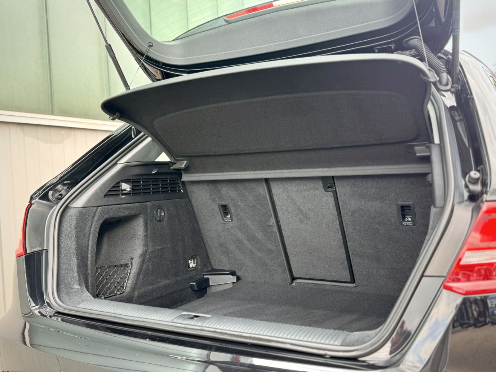 Fahrzeugabbildung Audi A3 Sportback 30 TFSI Sport *NAVI|SHZ|PDC|XENON*