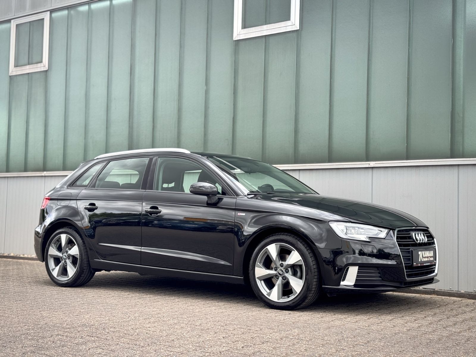 Fahrzeugabbildung Audi A3 Sportback 30 TFSI Sport *NAVI|SHZ|PDC|XENON*