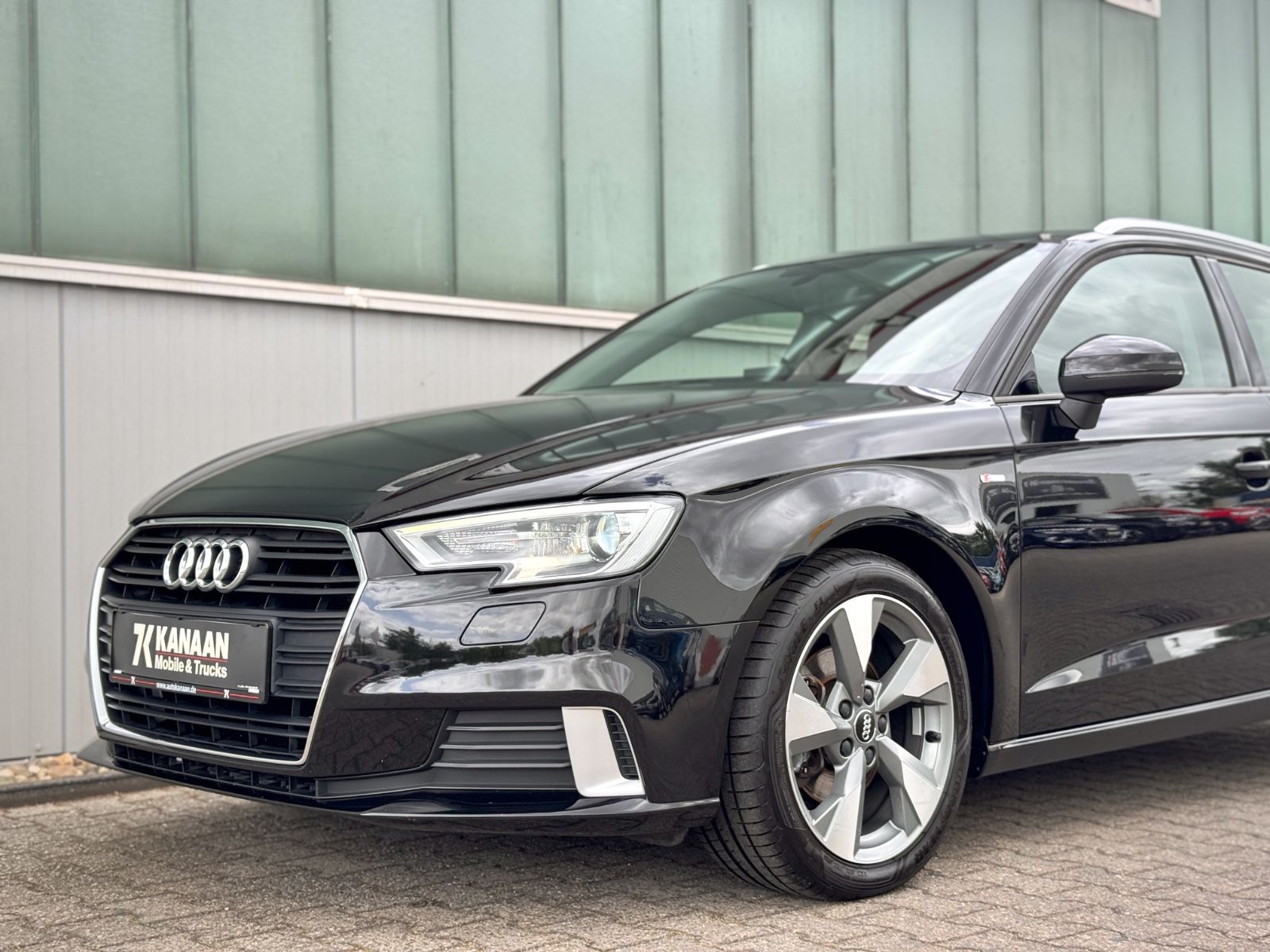 Fahrzeugabbildung Audi A3 Sportback 30 TFSI Sport *NAVI|SHZ|PDC|XENON*