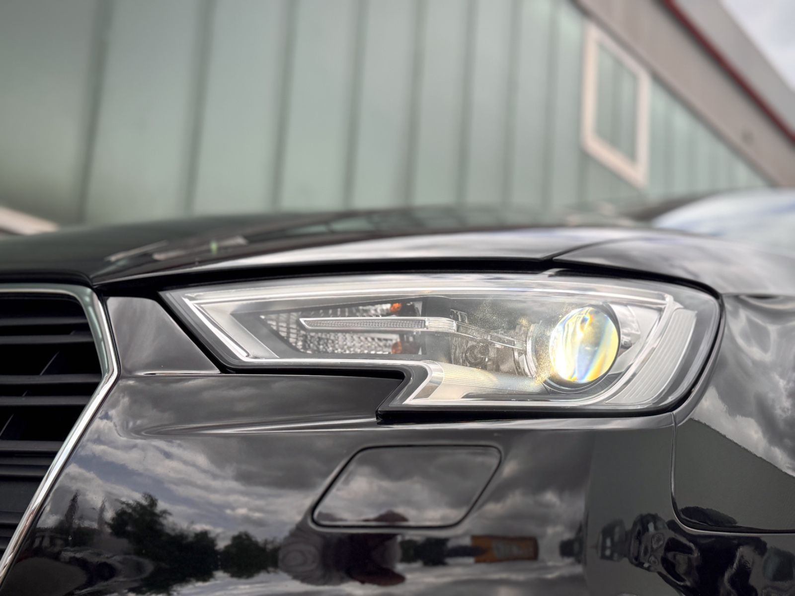 Fahrzeugabbildung Audi A3 Sportback 30 TFSI Sport *NAVI|SHZ|PDC|XENON*