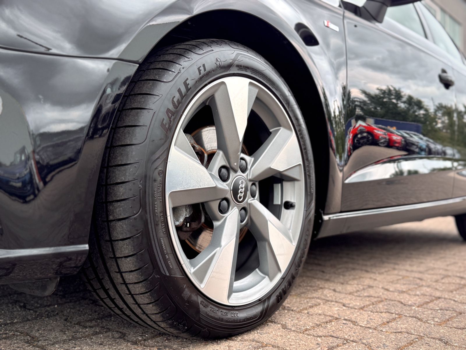 Fahrzeugabbildung Audi A3 Sportback 30 TFSI Sport *NAVI|SHZ|PDC|XENON*