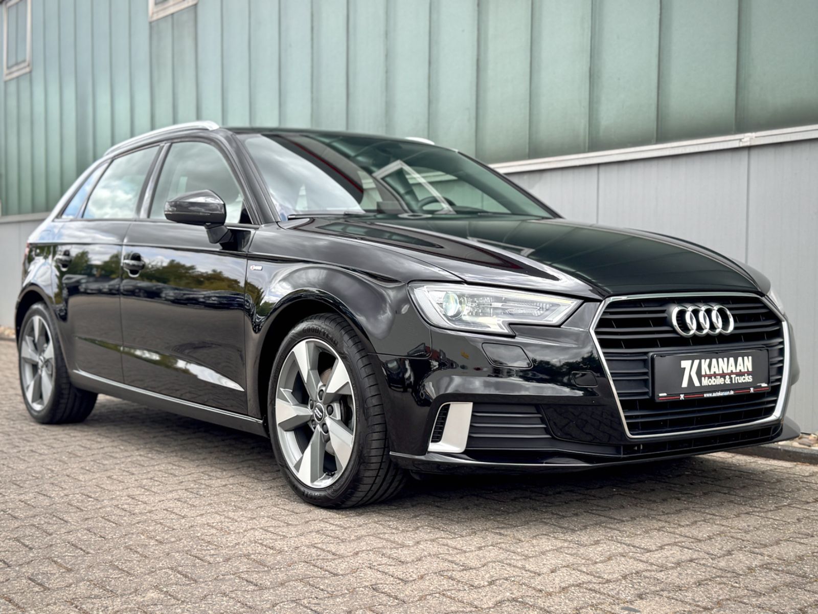 Fahrzeugabbildung Audi A3 Sportback 30 TFSI Sport *NAVI|SHZ|PDC|XENON*