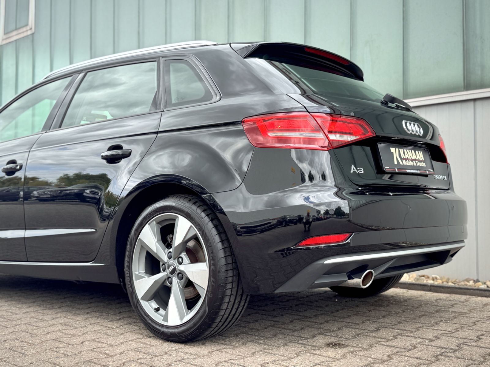 Fahrzeugabbildung Audi A3 Sportback 30 TFSI Sport *NAVI|SHZ|PDC|XENON*