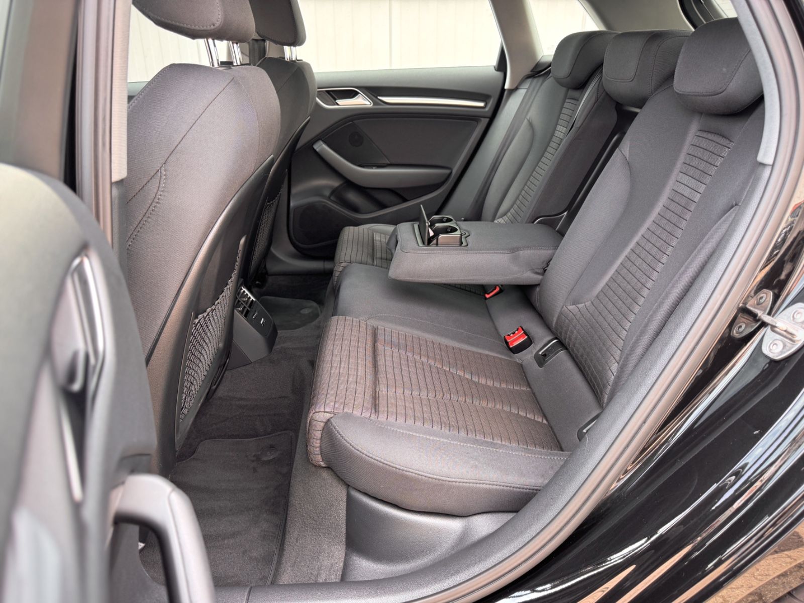Fahrzeugabbildung Audi A3 Sportback 30 TFSI Sport *NAVI|SHZ|PDC|XENON*