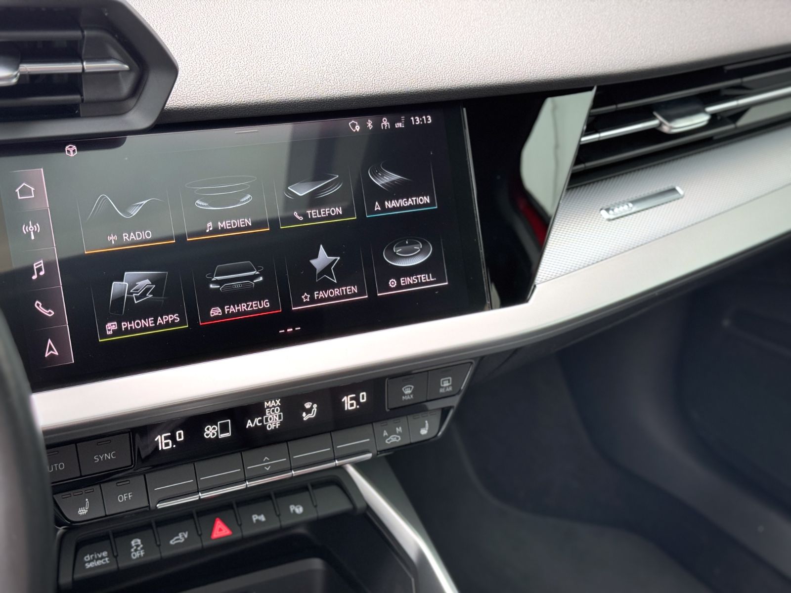 Fahrzeugabbildung Audi A3 Sportback 40 TFSIe *ASSIST|PANO|MATRIX|NAVI*