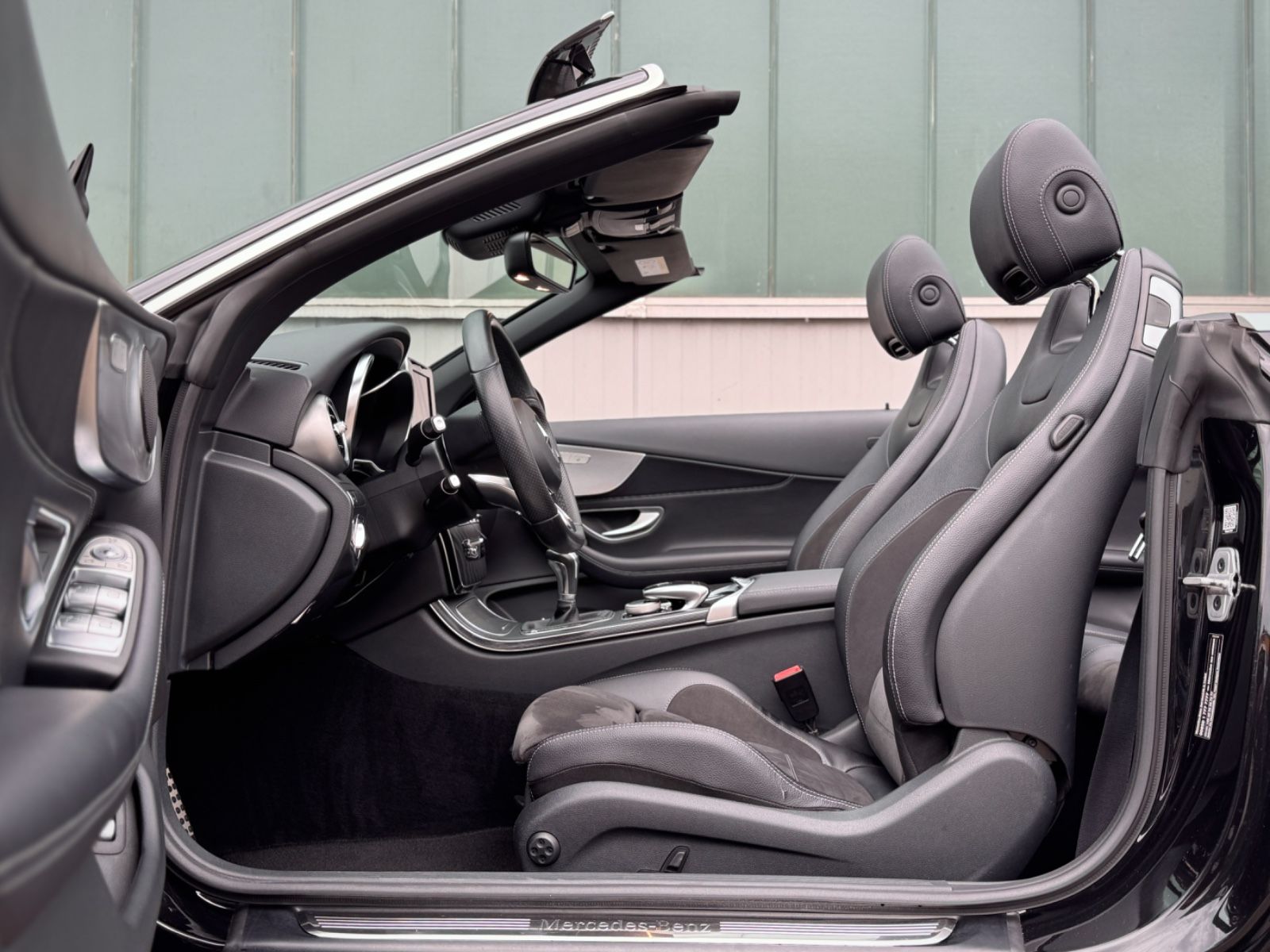 Fahrzeugabbildung Mercedes-Benz C 180 Cabriolet AMG-Line *LED|NAVI|CAM|AIRSCARF*