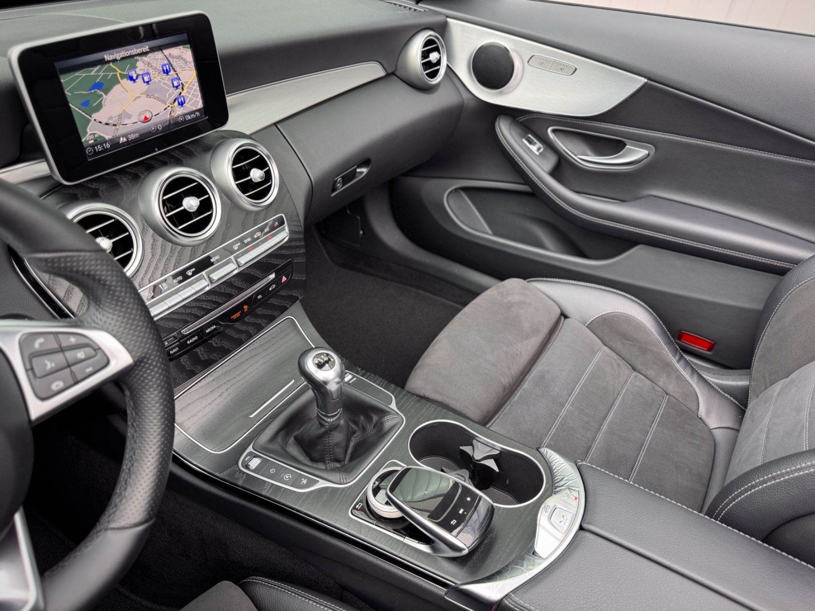 Fahrzeugabbildung Mercedes-Benz C 180 Cabriolet AMG-Line *LED|NAVI|CAM|AIRSCARF*