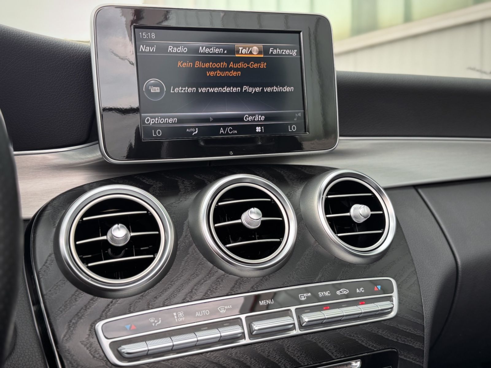 Fahrzeugabbildung Mercedes-Benz C 180 Cabriolet AMG-Line *LED|NAVI|CAM|AIRSCARF*