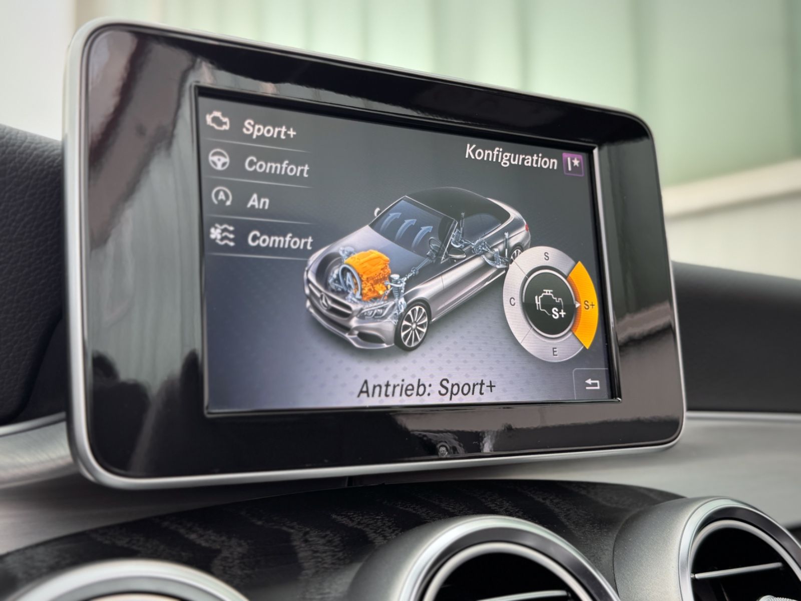 Fahrzeugabbildung Mercedes-Benz C 180 Cabriolet AMG-Line *LED|NAVI|CAM|AIRSCARF*