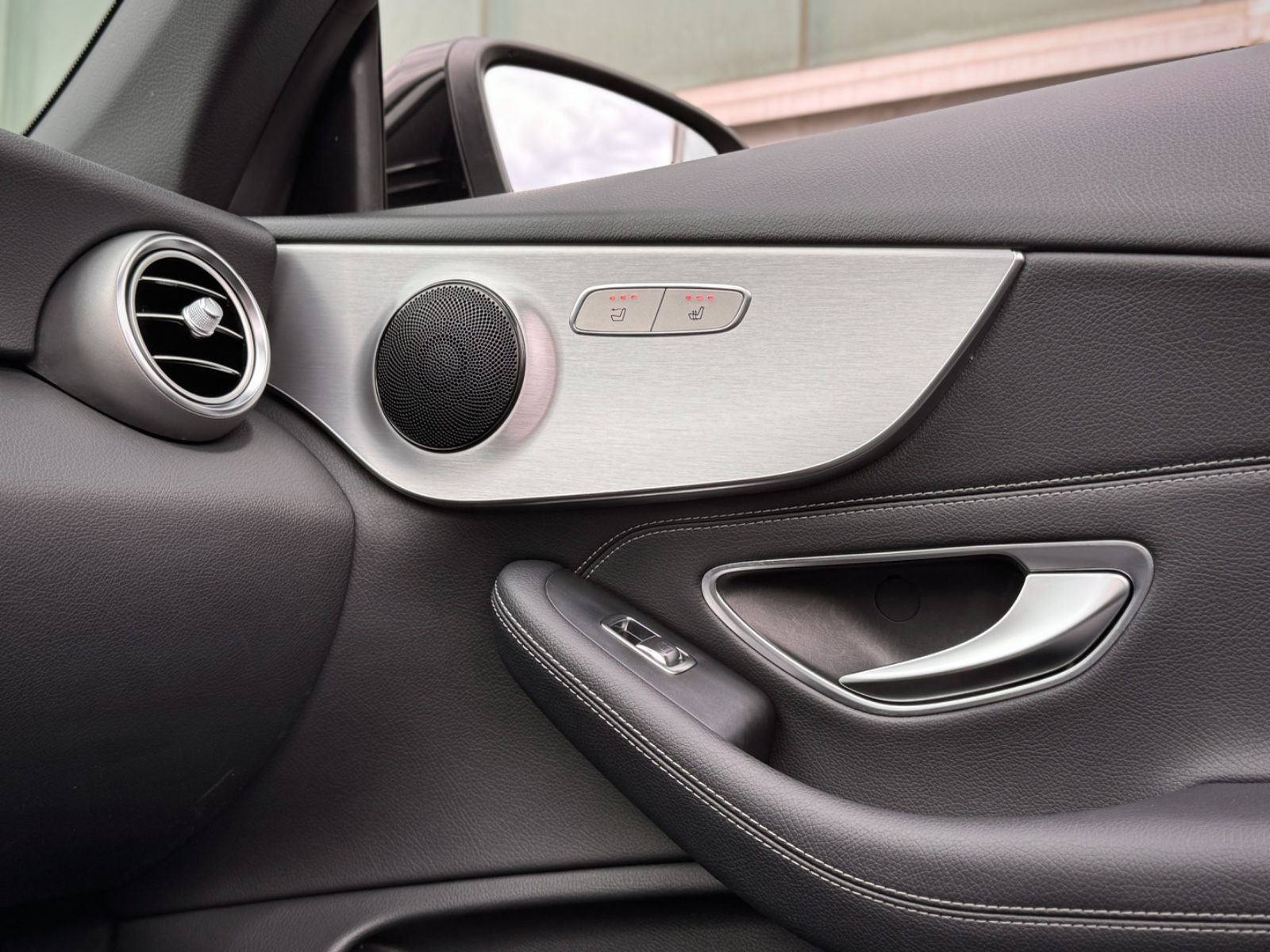 Fahrzeugabbildung Mercedes-Benz C 180 Cabriolet AMG-Line *LED|NAVI|CAM|AIRSCARF*
