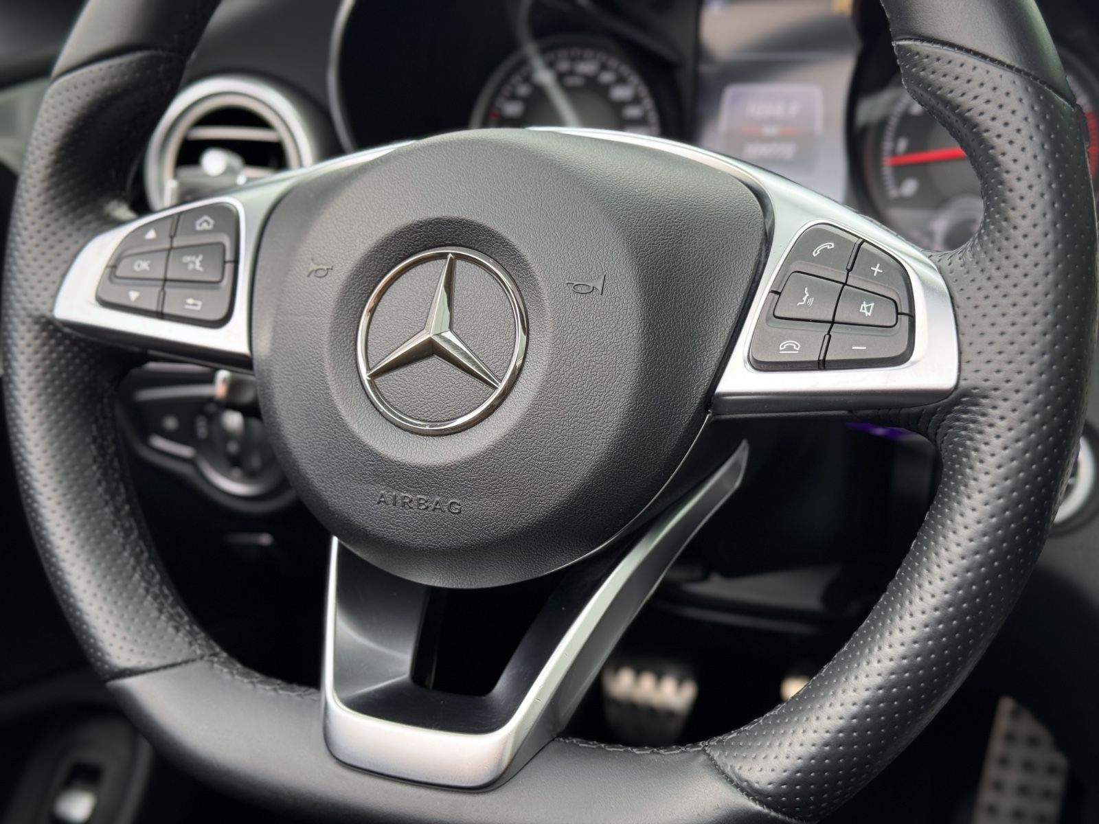 Fahrzeugabbildung Mercedes-Benz C 180 Cabriolet AMG-Line *LED|NAVI|CAM|AIRSCARF*