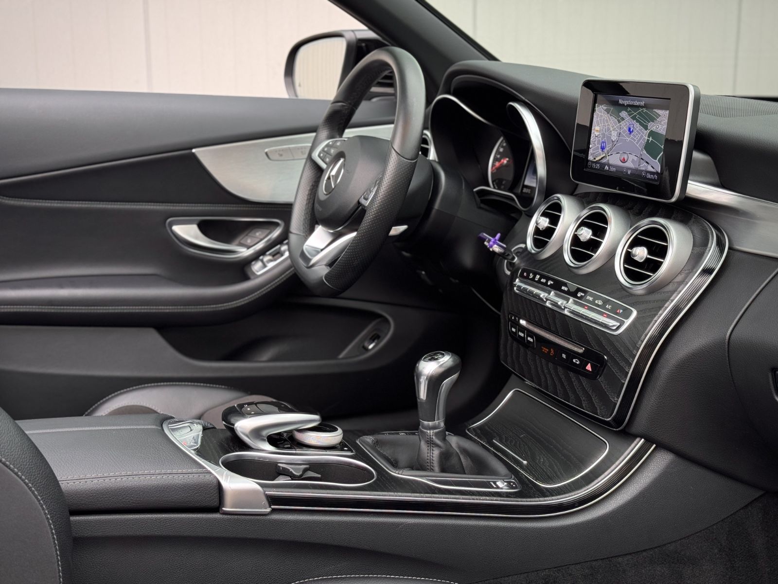 Fahrzeugabbildung Mercedes-Benz C 180 Cabriolet AMG-Line *LED|NAVI|CAM|AIRSCARF*