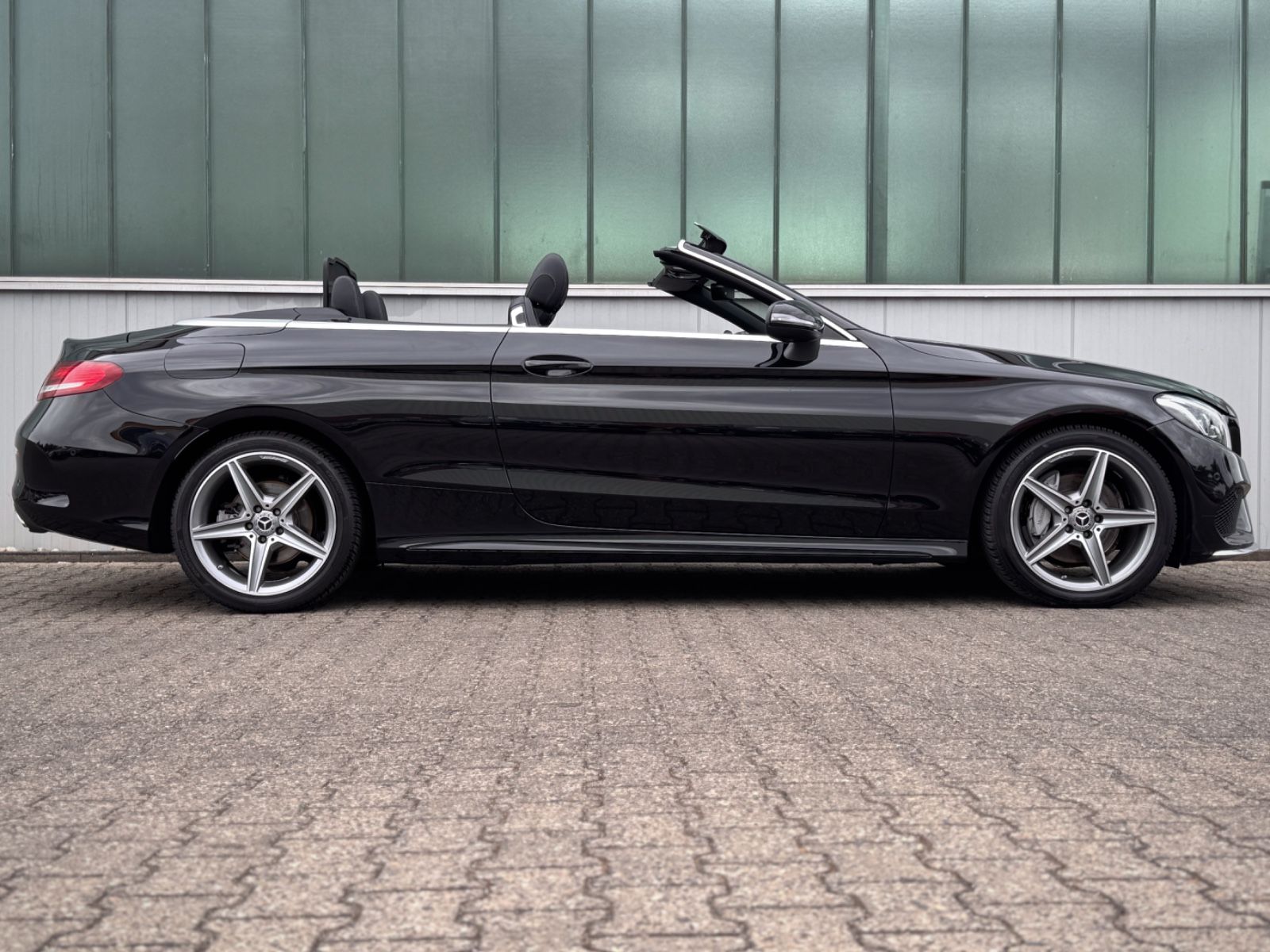 Fahrzeugabbildung Mercedes-Benz C 180 Cabriolet AMG-Line *LED|NAVI|CAM|AIRSCARF*