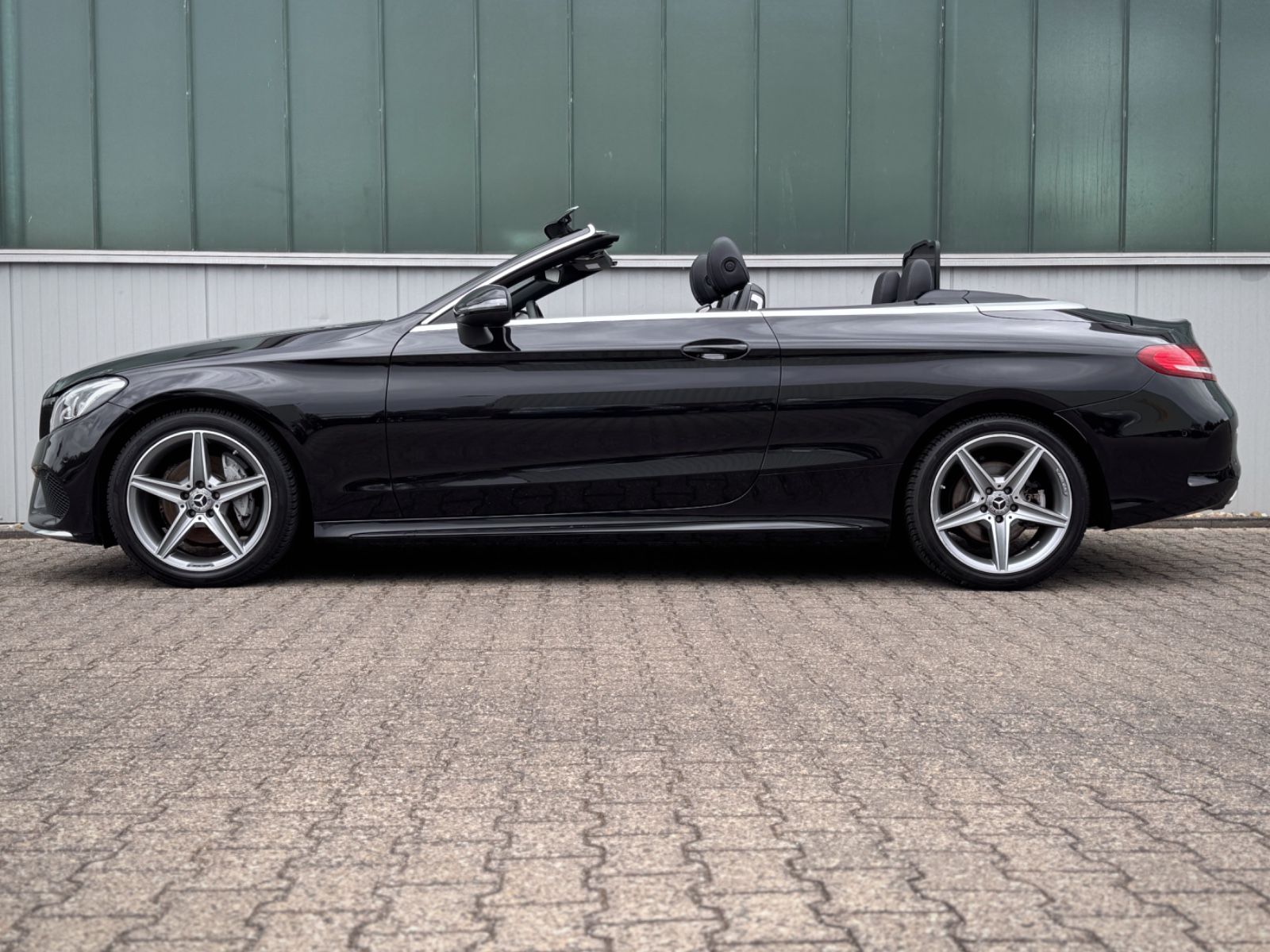 Fahrzeugabbildung Mercedes-Benz C 180 Cabriolet AMG-Line *LED|NAVI|CAM|AIRSCARF*