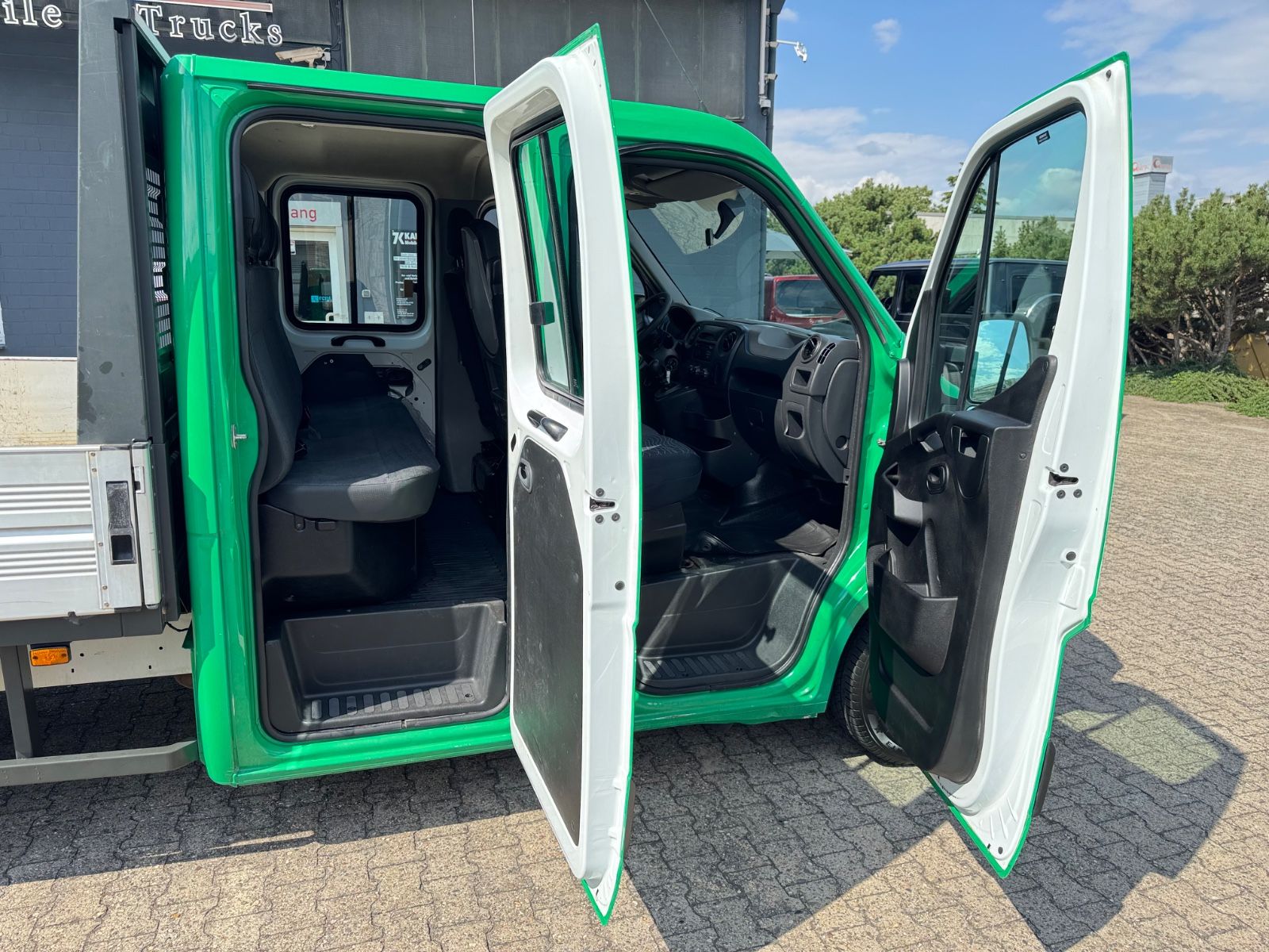 Fahrzeugabbildung Renault Master III DoKa Pritsche L3H1 3,5t