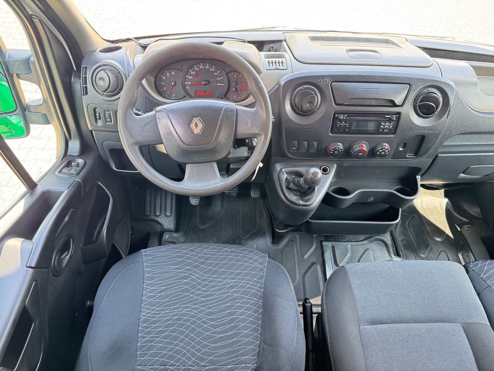 Fahrzeugabbildung Renault Master III DoKa Pritsche L3H1 3,5t