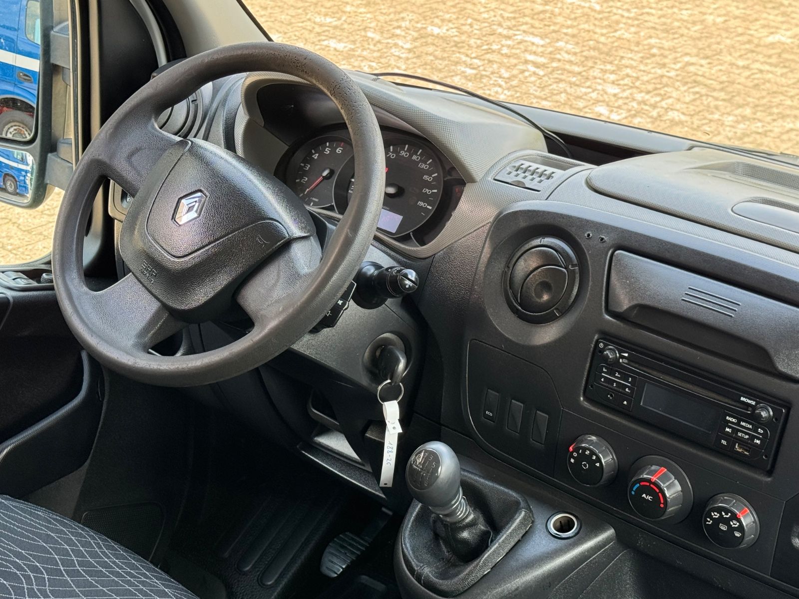 Fahrzeugabbildung Renault Master III DoKa Pritsche L3H1 3,5t