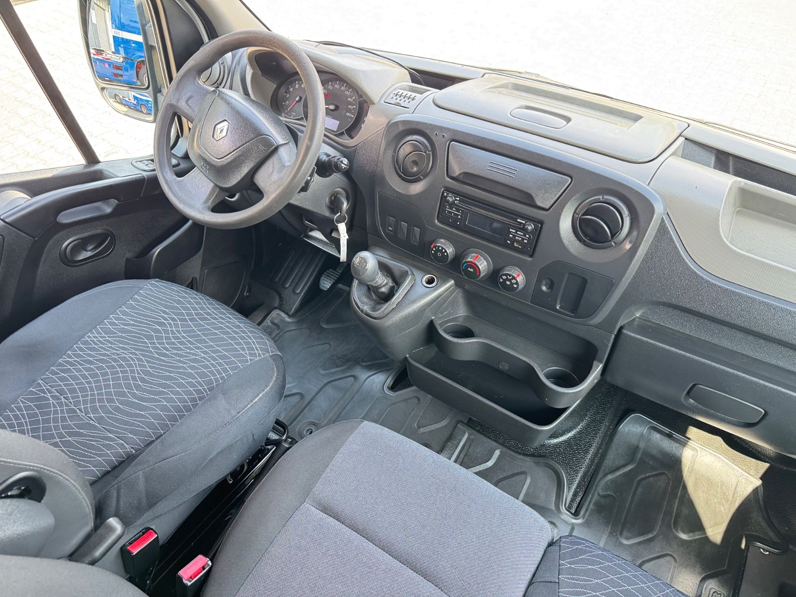 Fahrzeugabbildung Renault Master III DoKa Pritsche L3H1 3,5t