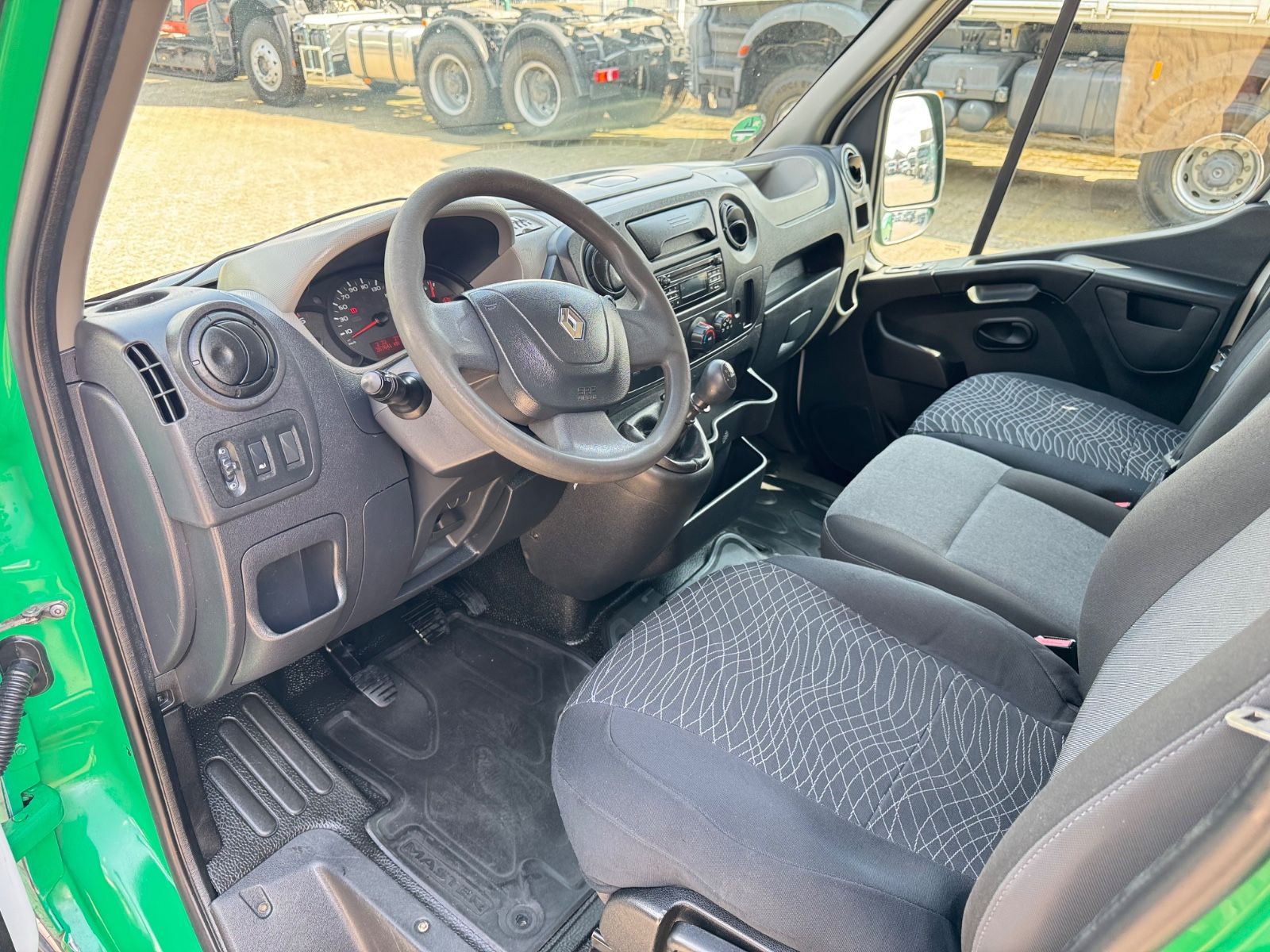 Fahrzeugabbildung Renault Master III DoKa Pritsche L3H1 3,5t