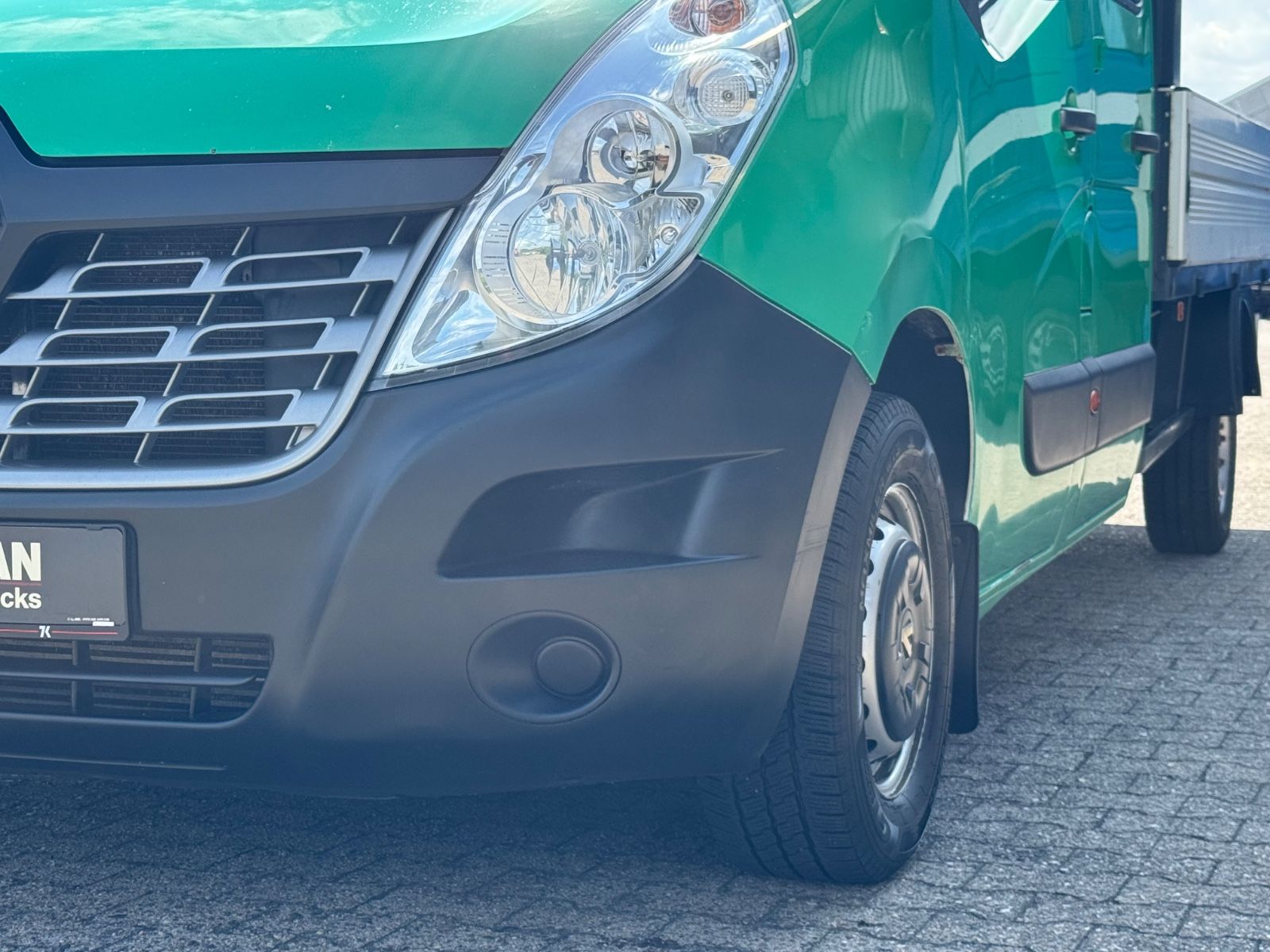 Fahrzeugabbildung Renault Master III DoKa Pritsche L3H1 3,5t