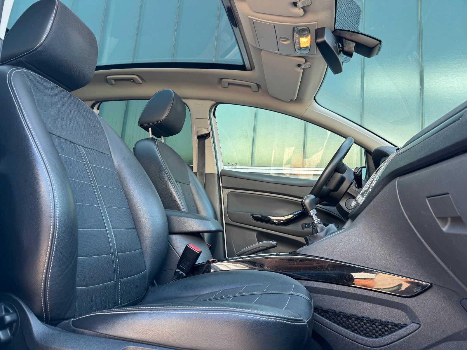 Fahrzeugabbildung Ford Kuga 2.0 TDCI Titanium 2WD *NAVI|CAM|PANO*