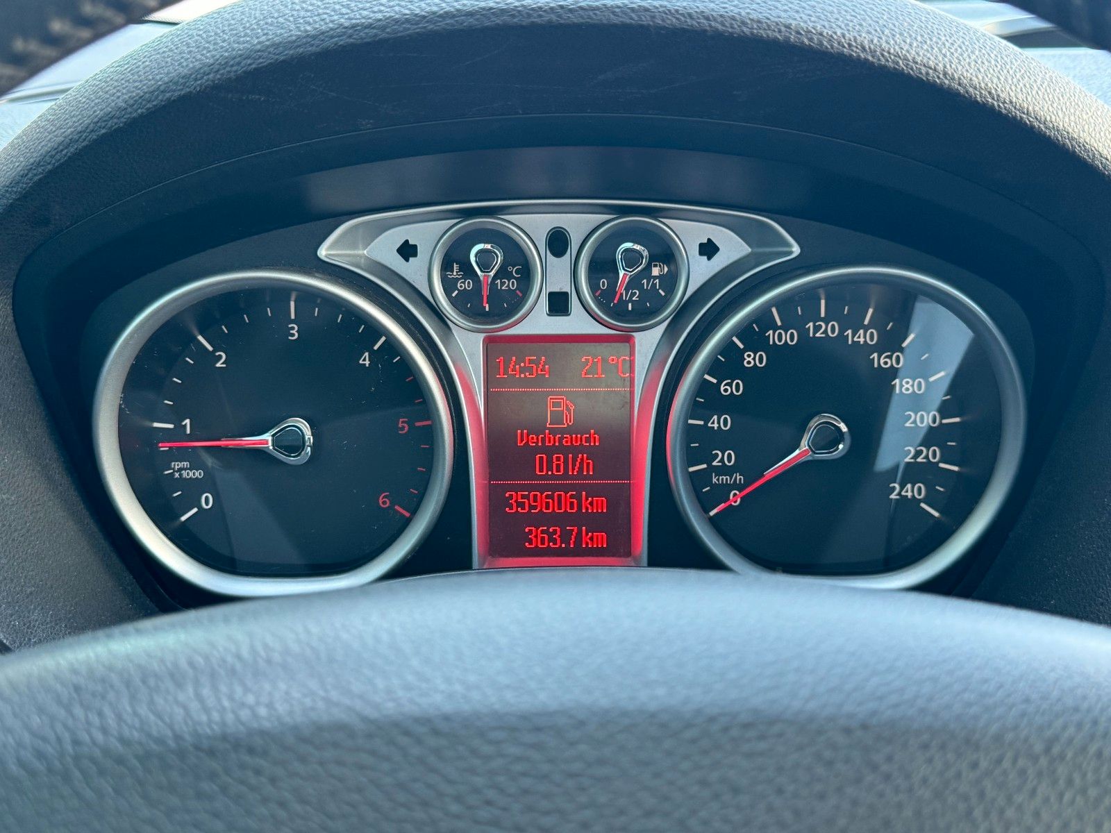 Fahrzeugabbildung Ford Kuga 2.0 TDCI Titanium 2WD *NAVI|CAM|PANO*