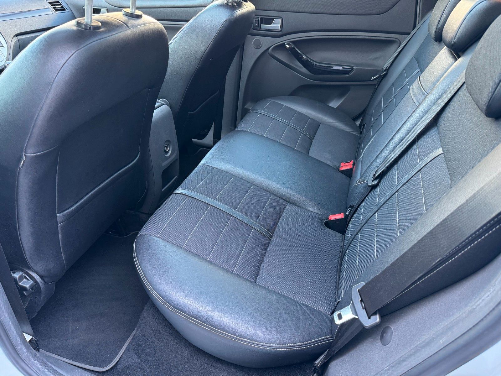 Fahrzeugabbildung Ford Kuga 2.0 TDCI Titanium 2WD *NAVI|CAM|PANO*