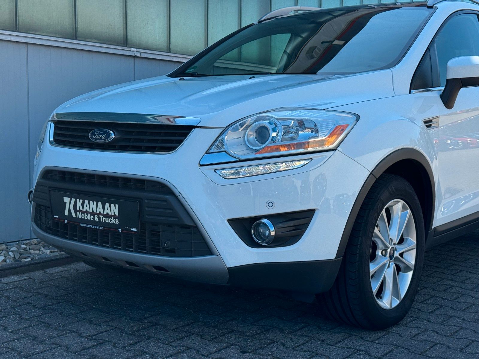 Fahrzeugabbildung Ford Kuga 2.0 TDCI Titanium 2WD *NAVI|CAM|PANO*