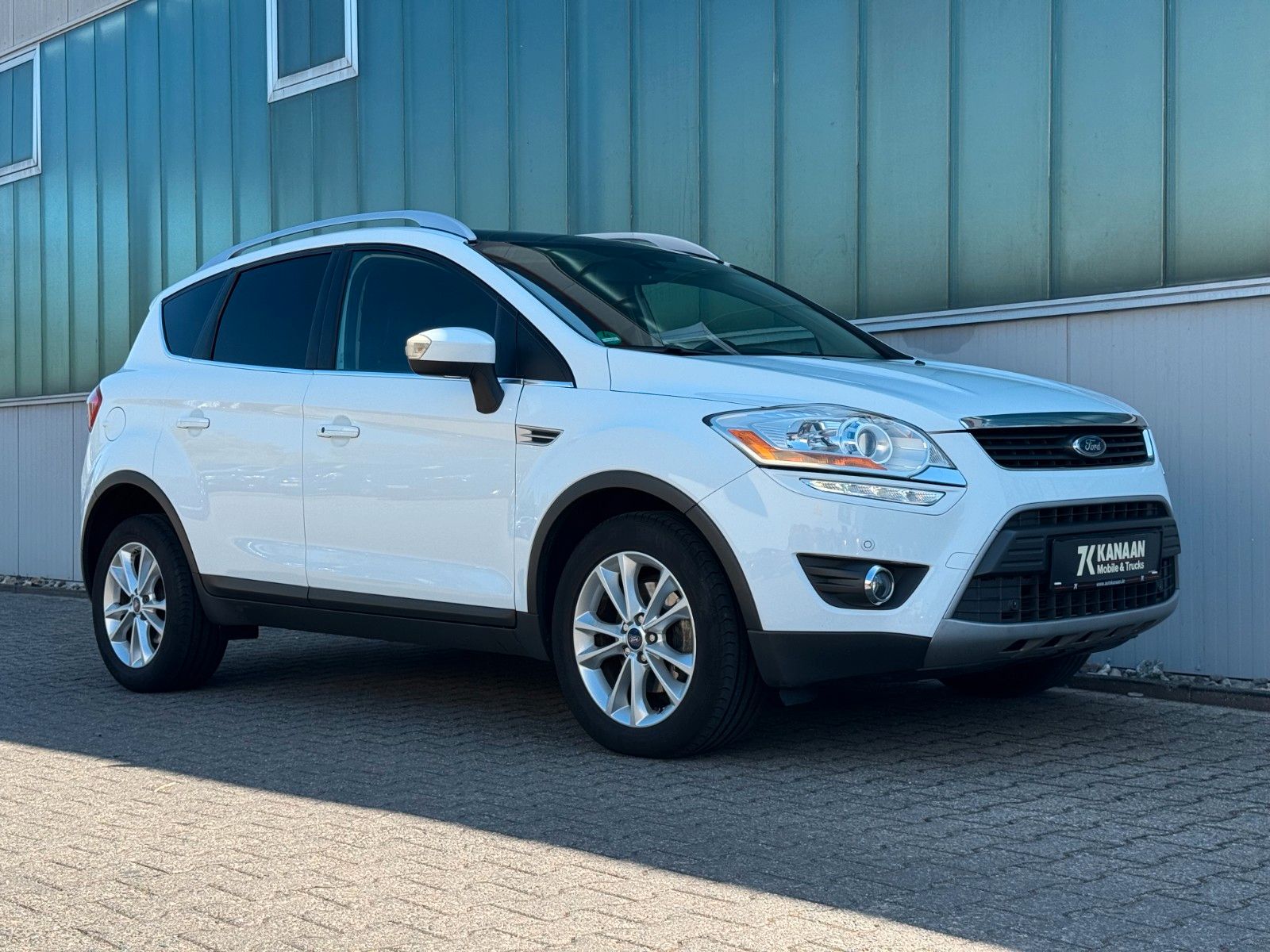 Fahrzeugabbildung Ford Kuga 2.0 TDCI Titanium 2WD *NAVI|CAM|PANO*