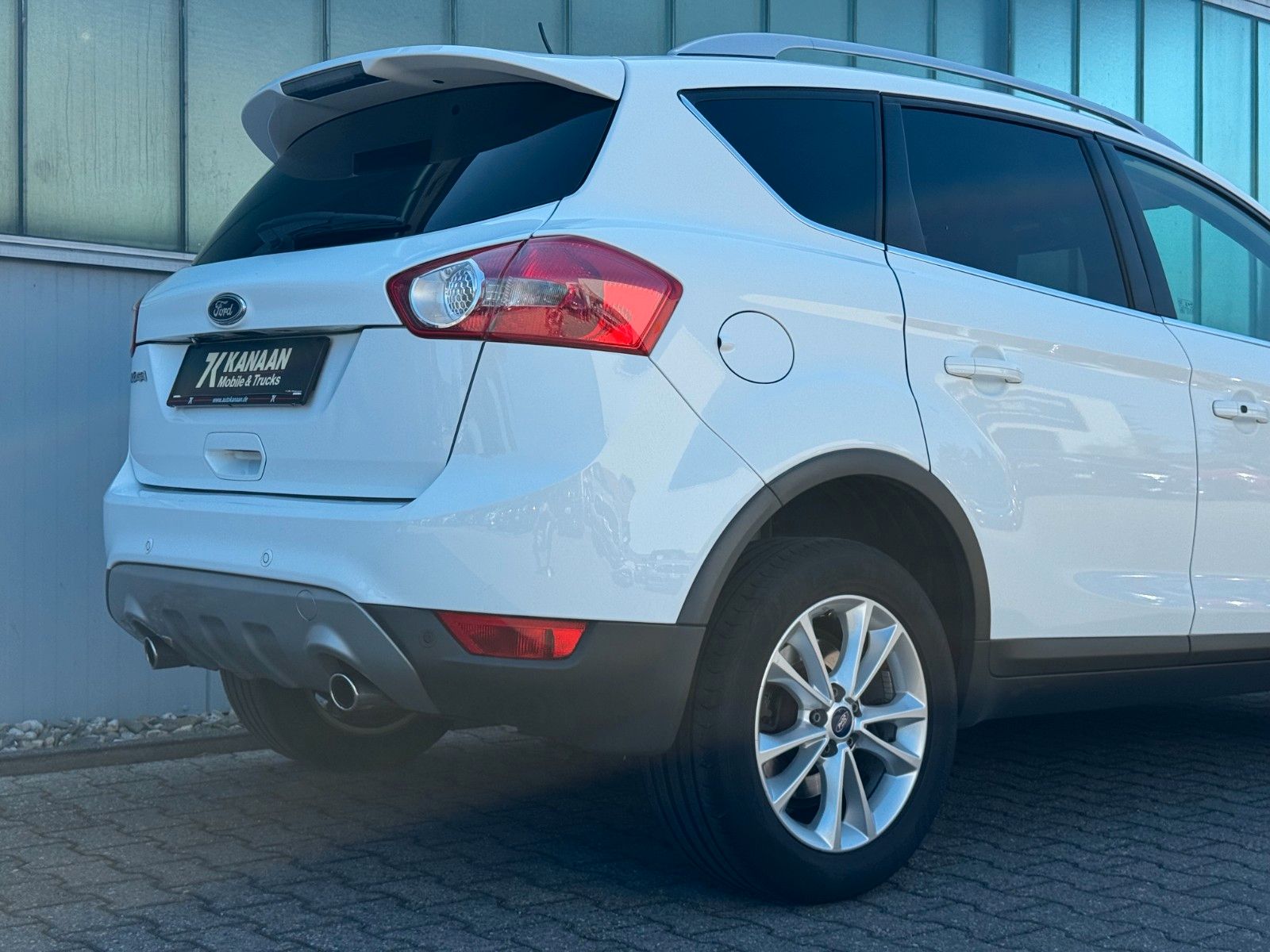 Fahrzeugabbildung Ford Kuga 2.0 TDCI Titanium 2WD *NAVI|CAM|PANO*