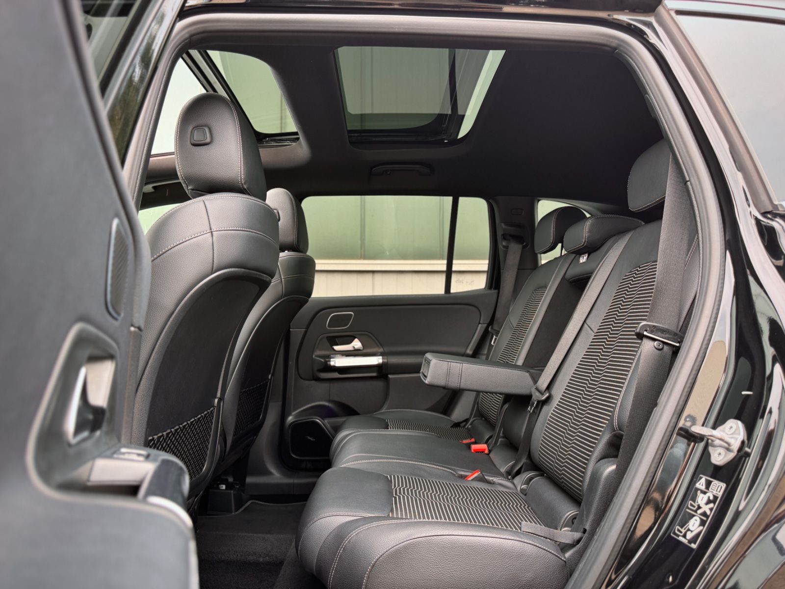 Fahrzeugabbildung Mercedes-Benz GLB 200 7G Progressive *PANO|AHK|LED|HIFI|CAM*