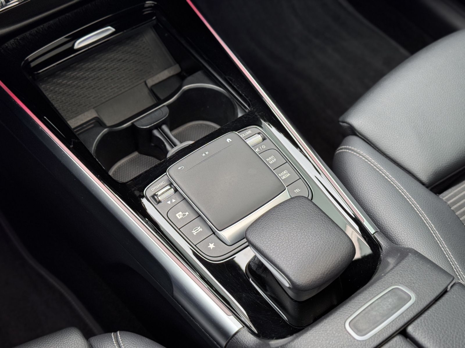 Fahrzeugabbildung Mercedes-Benz GLB 200 7G Progressive *PANO|AHK|LED|HIFI|CAM*