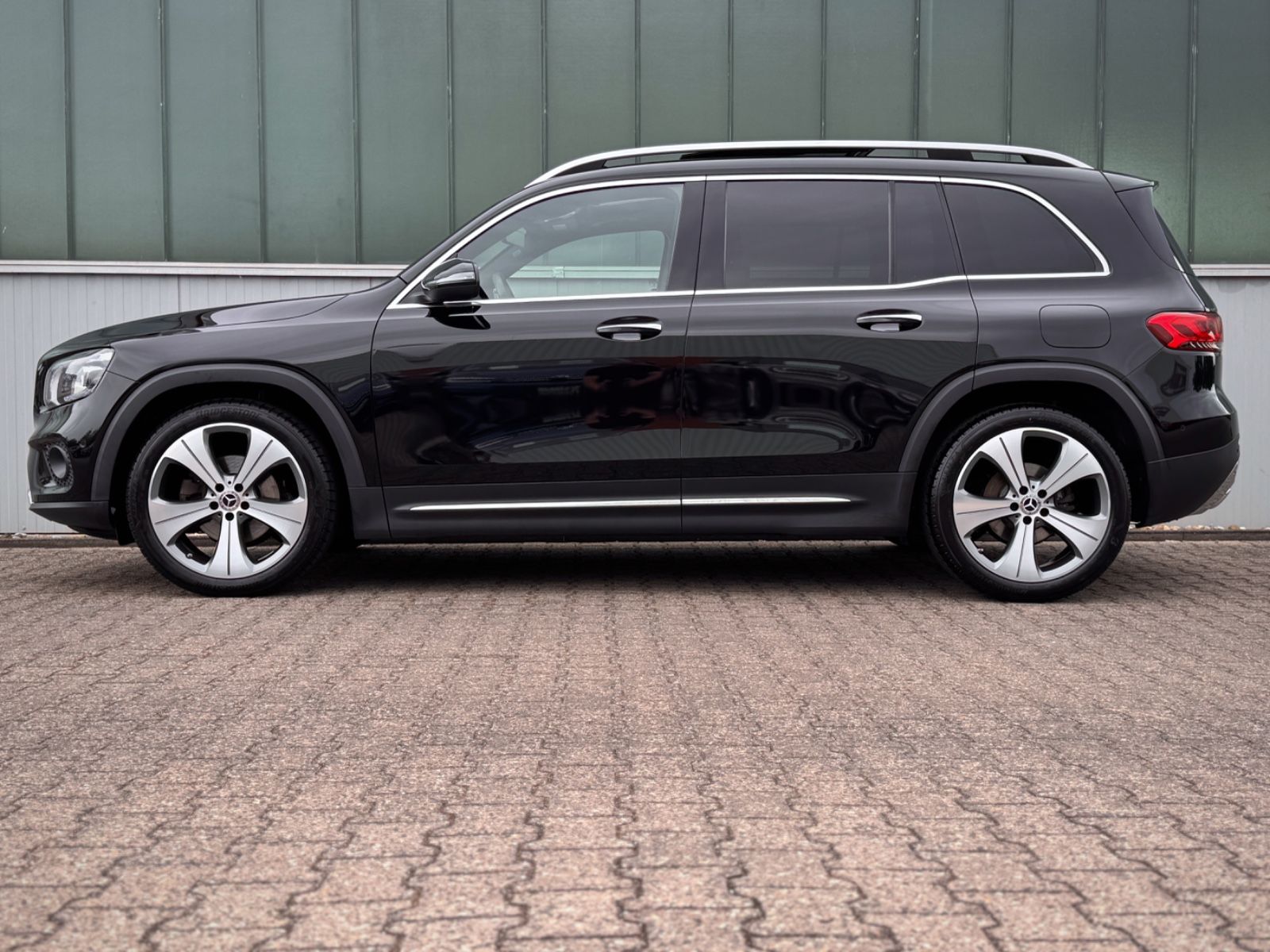 Fahrzeugabbildung Mercedes-Benz GLB 200 7G Progressive *PANO|AHK|LED|HIFI|CAM*