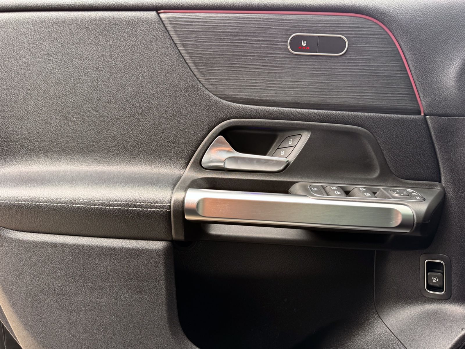 Fahrzeugabbildung Mercedes-Benz GLB 200 7G Progressive *PANO|AHK|LED|HIFI|CAM*