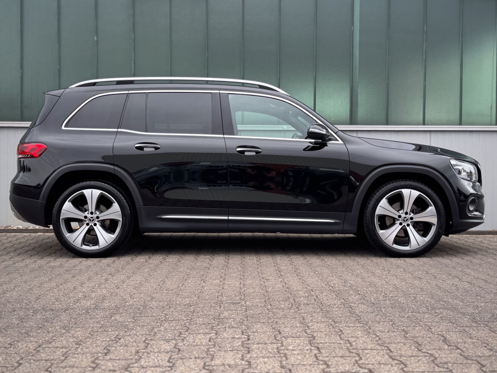 Fahrzeugabbildung Mercedes-Benz GLB 200 7G Progressive *PANO|AHK|LED|HIFI|CAM*