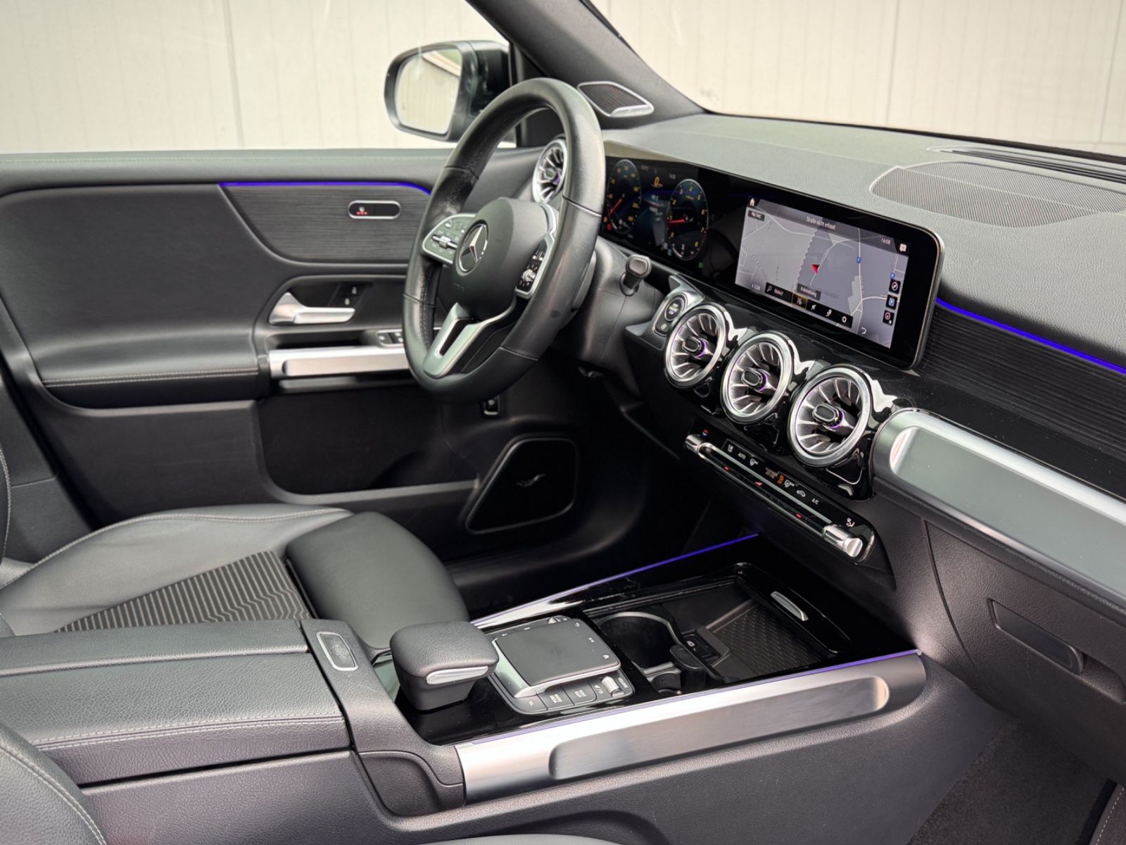 Fahrzeugabbildung Mercedes-Benz GLB 200 7G Progressive *PANO|AHK|LED|HIFI|CAM*