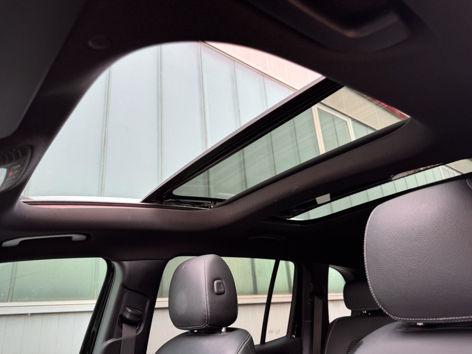 Fahrzeugabbildung Mercedes-Benz GLB 200 7G Progressive *PANO|AHK|LED|HIFI|CAM*