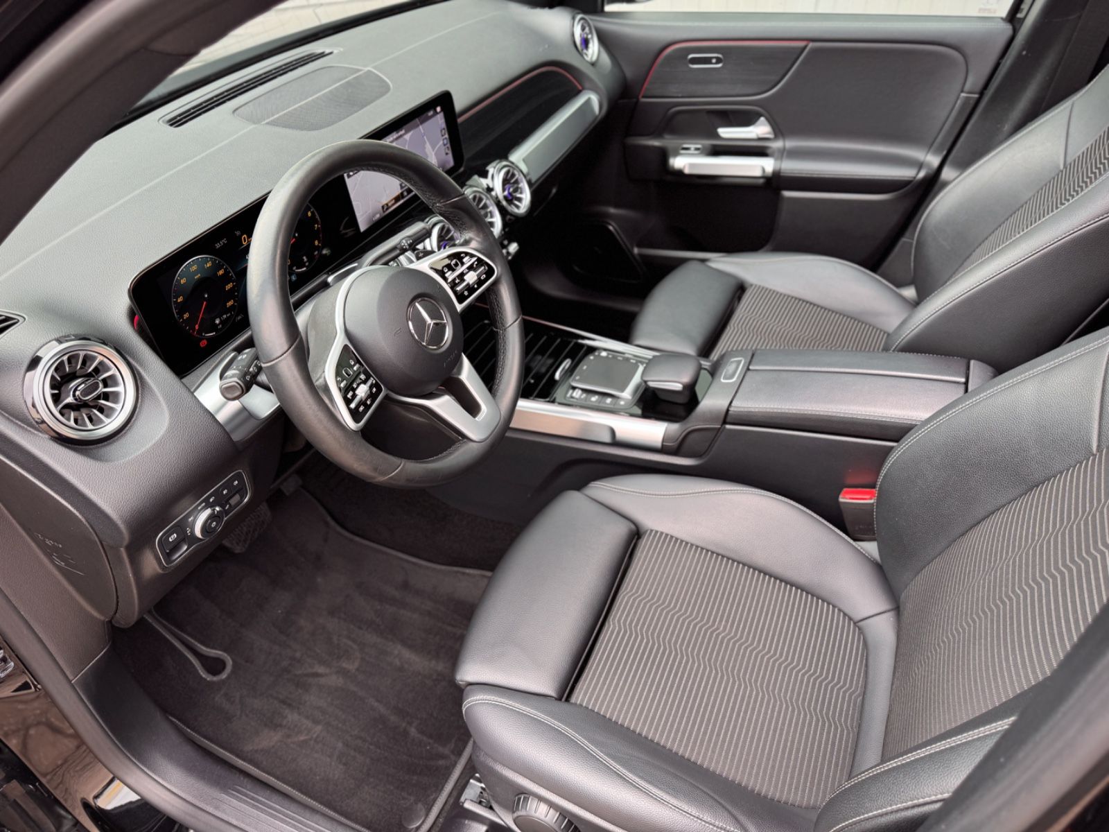 Fahrzeugabbildung Mercedes-Benz GLB 200 7G Progressive *PANO|AHK|LED|HIFI|CAM*