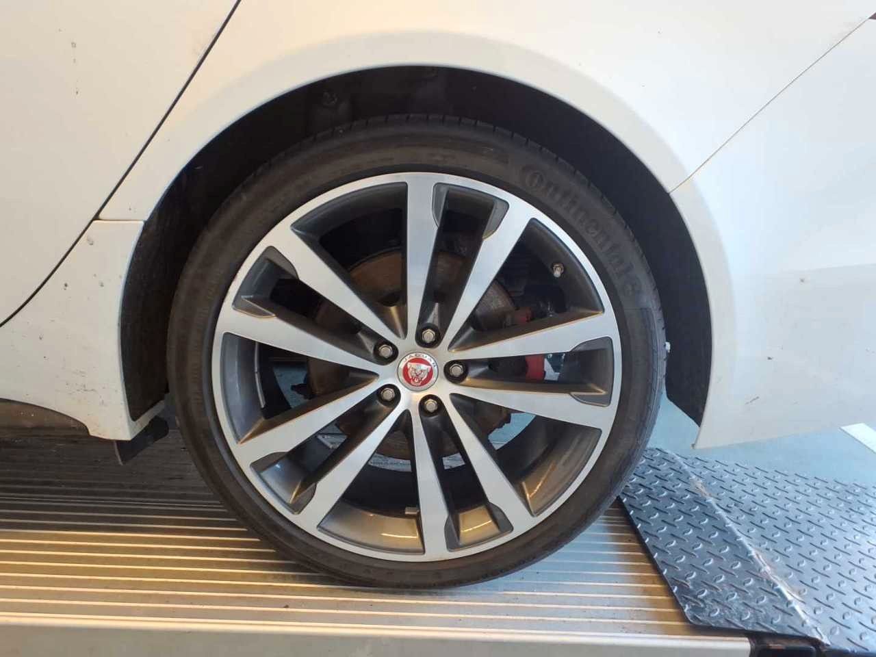 Fahrzeugabbildung Jaguar XF Sportbrake D200 AWD R-Dynamic Black*PANO|AHK*