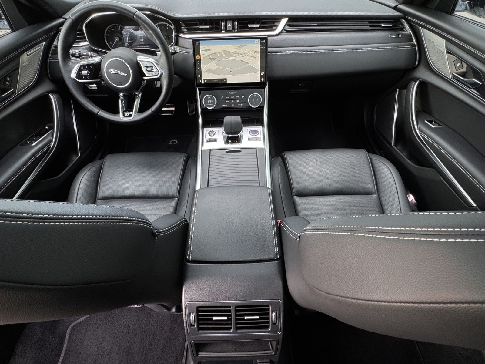 Fahrzeugabbildung Jaguar XF Sportbrake D200 AWD R-Dynamic Black*PANO|AHK*