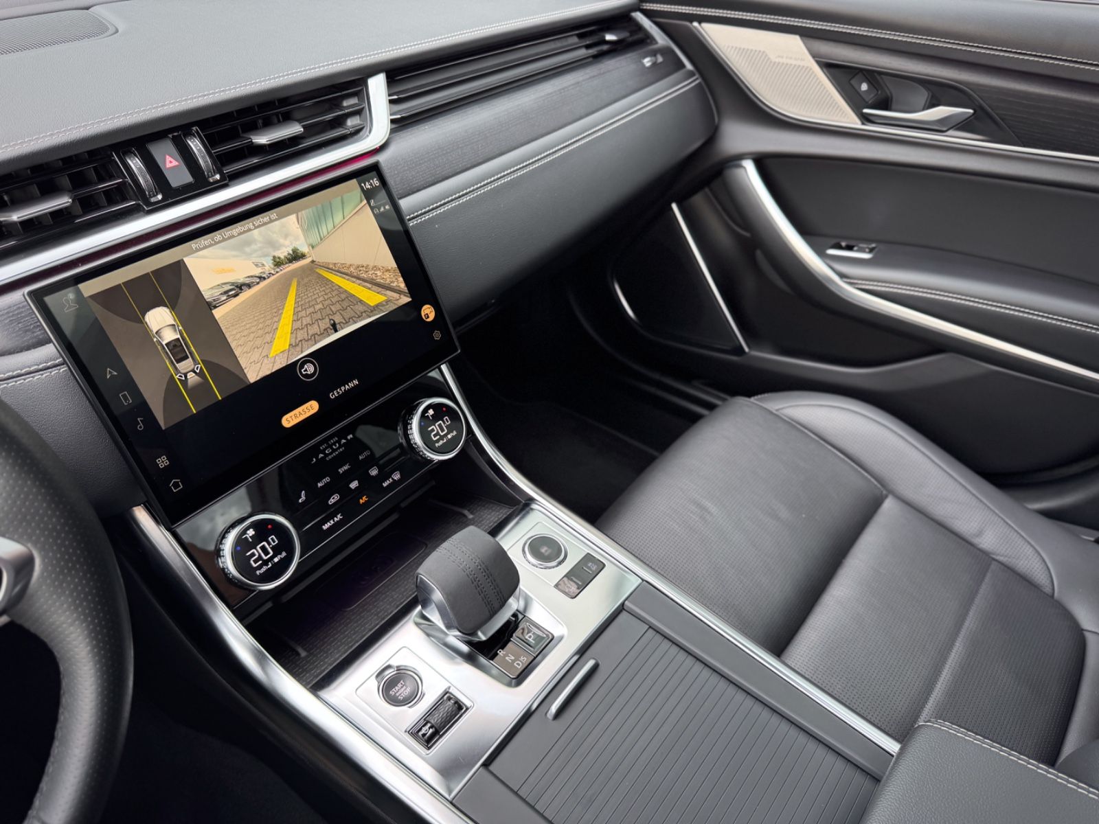 Fahrzeugabbildung Jaguar XF Sportbrake D200 AWD R-Dynamic Black*PANO|AHK*