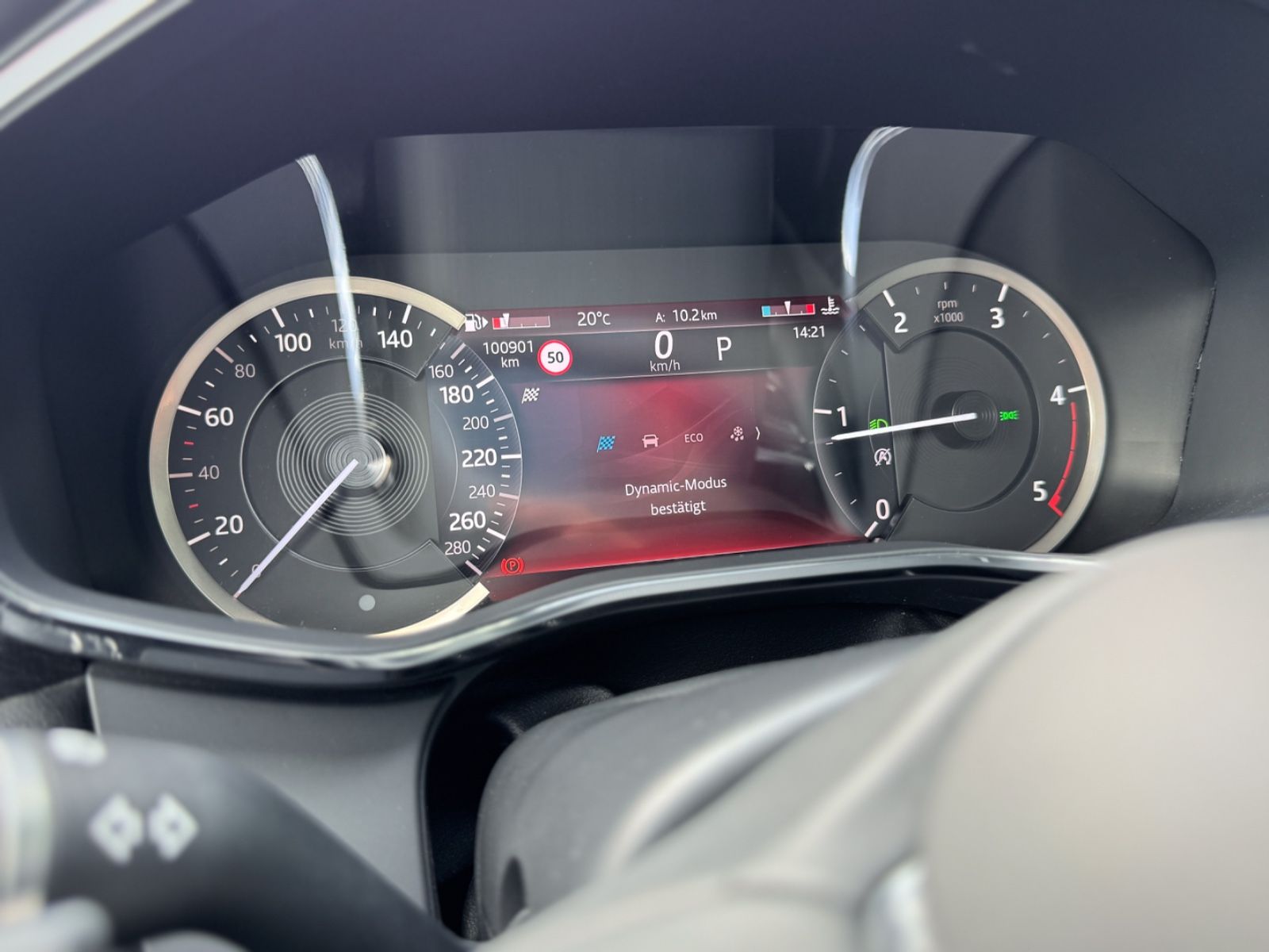 Fahrzeugabbildung Jaguar XF Sportbrake D200 AWD R-Dynamic Black*PANO|AHK*