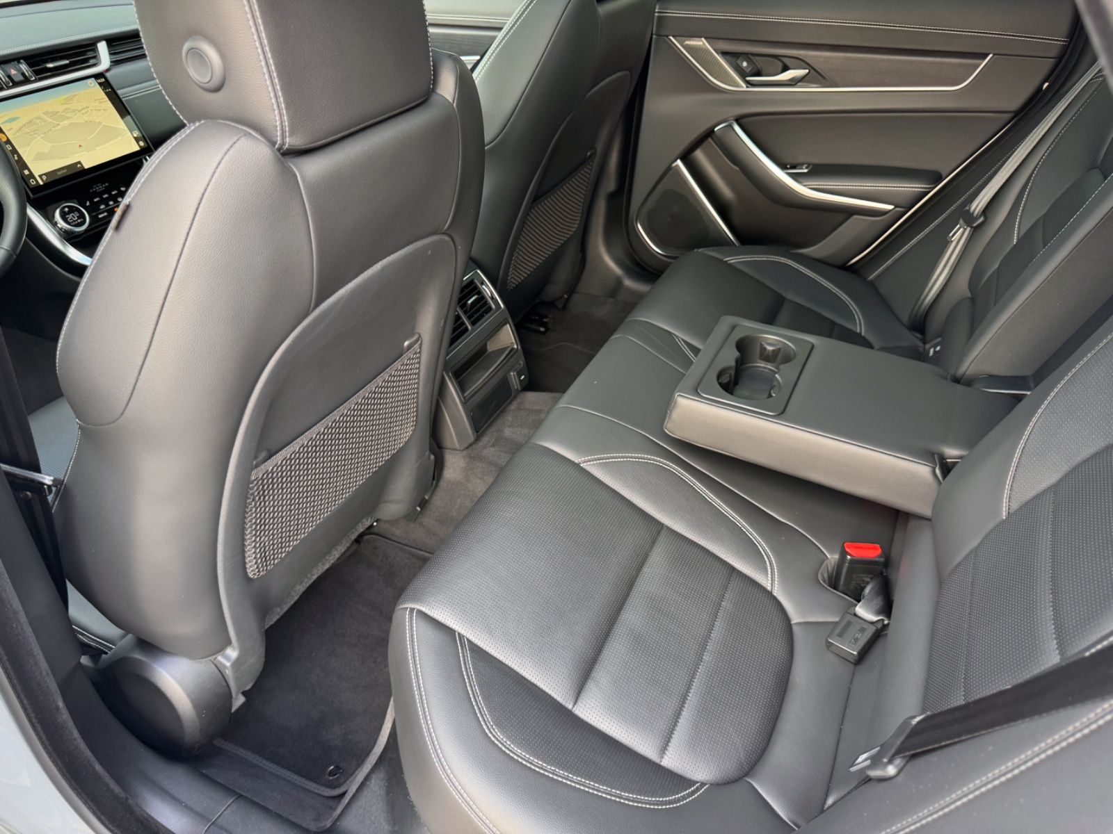 Fahrzeugabbildung Jaguar XF Sportbrake D200 AWD R-Dynamic Black*PANO|AHK*
